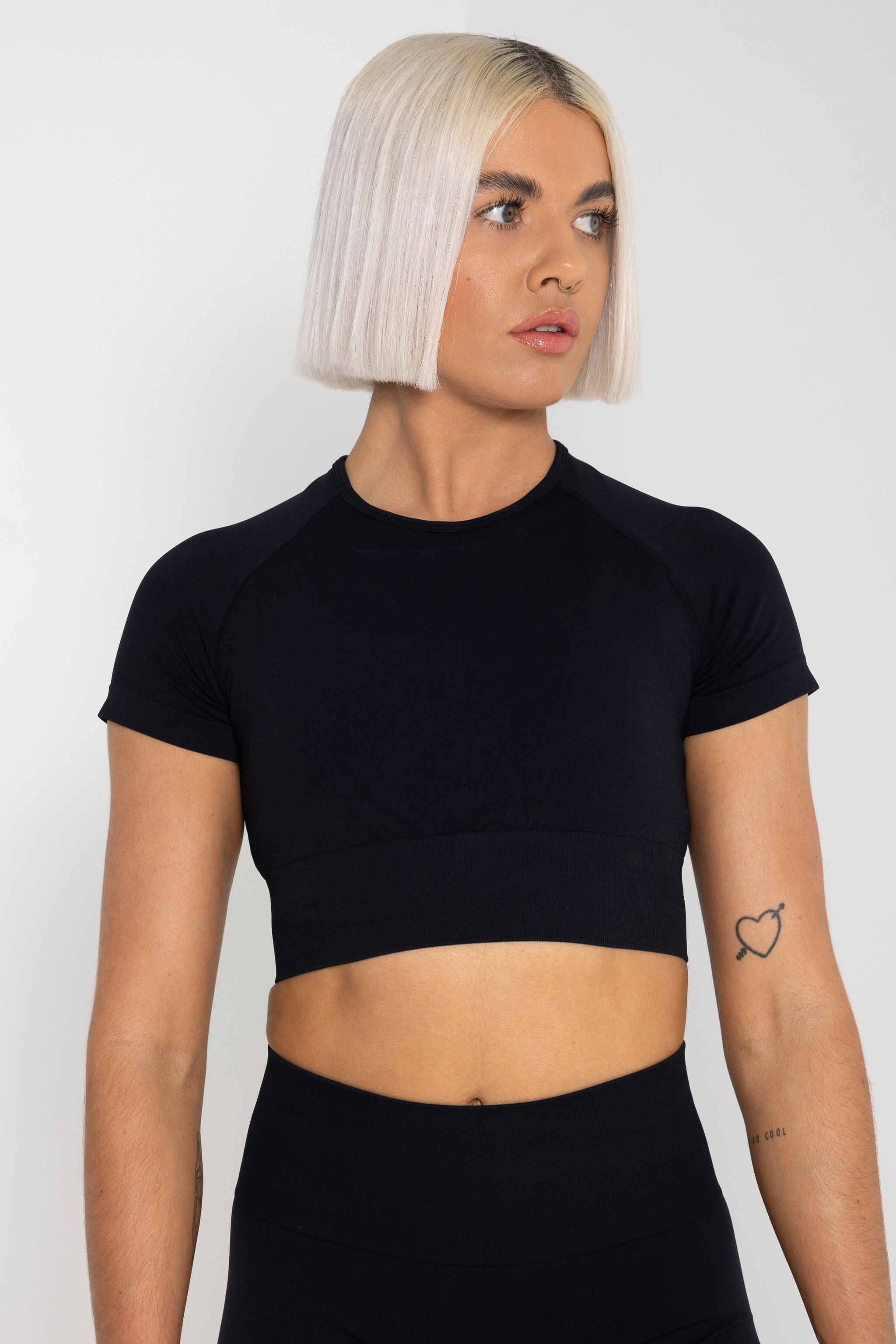 FEMALE REFORM BLACK WORKOUT GYM CROP TOP - INFORM ACTIVE