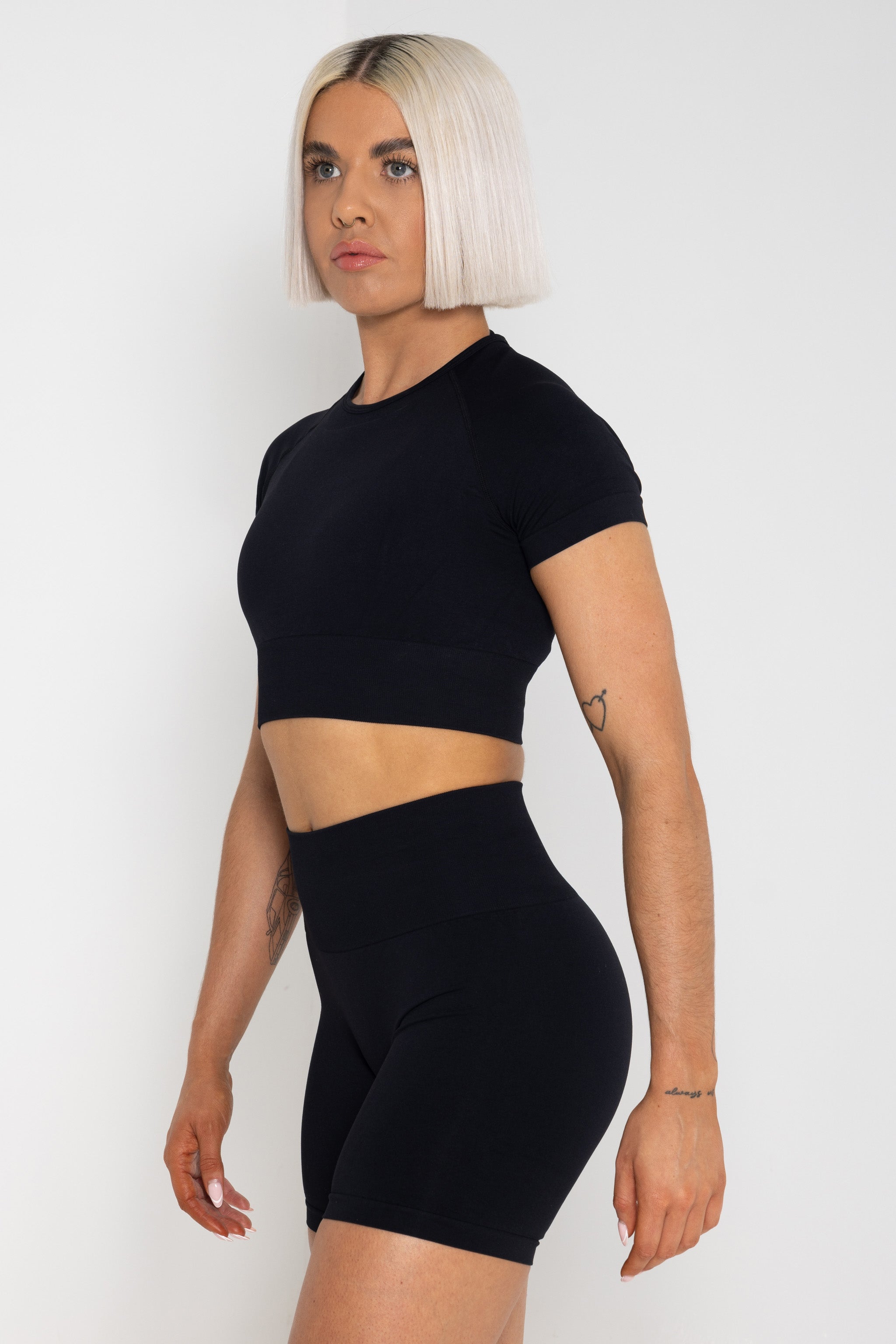 FEMALE REFORM BLACK WORKOUT GYM CROP TOP - INFORM ACTIVE