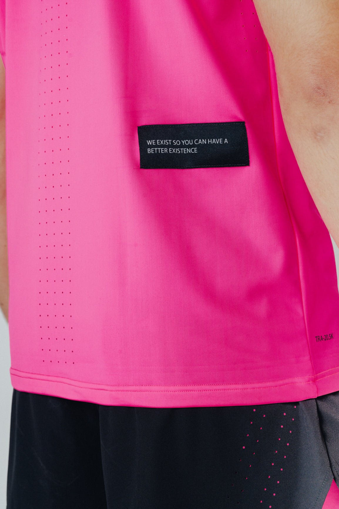 MALE TRANSFORM PINK AND BLACK TECHNICAL SHORT SLEEVE GYM WORKOUT TOP - INFORM ACTIVE